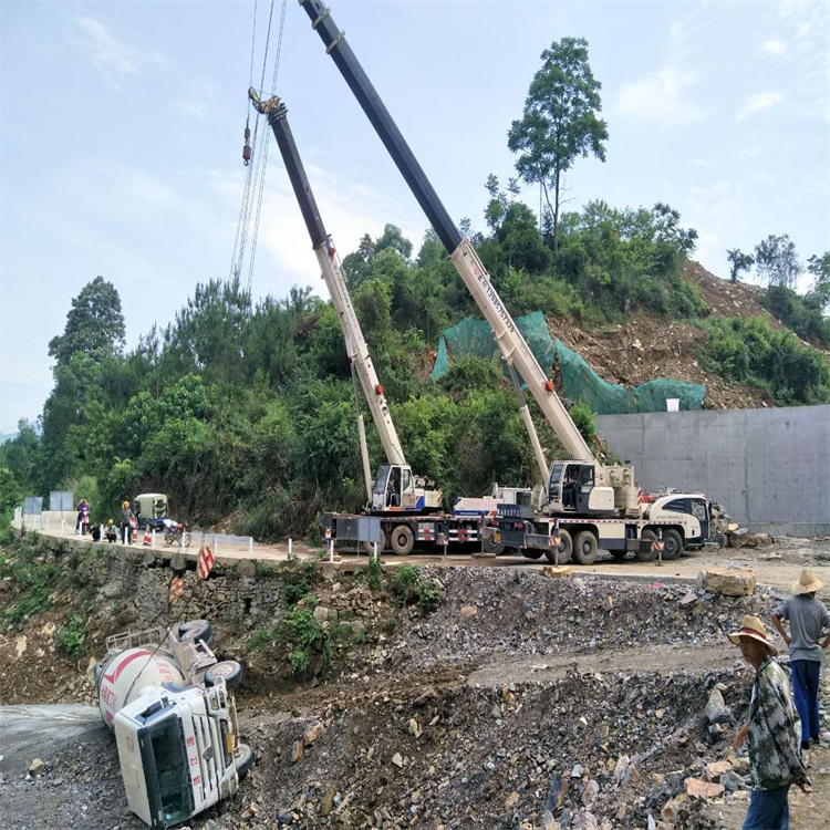 江阴汽车掉沟里叫吊车救援要多少钱